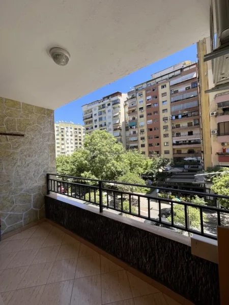 Tirane, shitet apartament 2+1+Ballkon Kati 2, 92 m² 235.000 € (Lulishtja)
