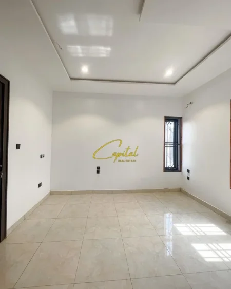 Tirane, jepet me qera dyqan Kati 0, 30 m² 700 € (RRUGA E BARRIKADAVE)