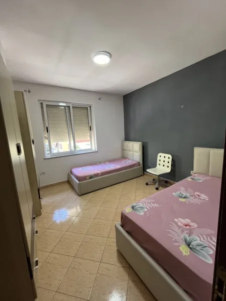 Tirane, shitet apartament 2+1+Ballkon Kati 2, 92 m² 235.000 € (Lulishtja)