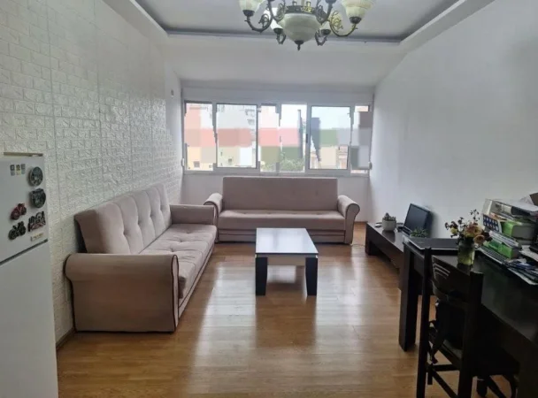 Tirane, jap me qera apartament 2+1+Ballkon Kati 6, 90 m² 380 € (prane ministrise se mbrojtjes te shkolla bajram curri okazion)