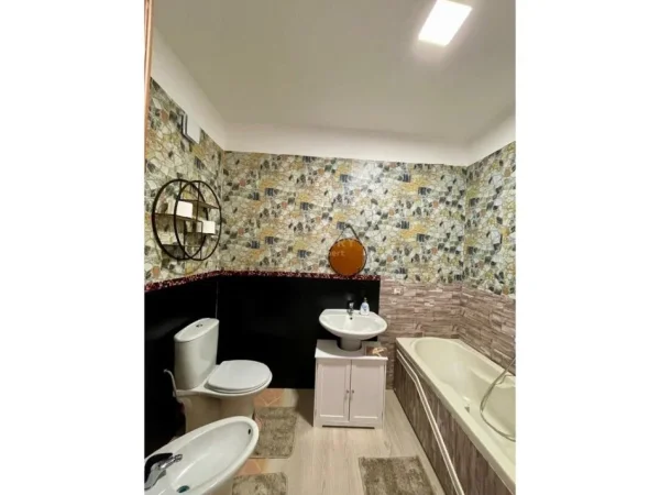 Tirane, jepet me qera apartament 2+1+Ballkon Kati 8, 104 m² 700 € (expert116052)