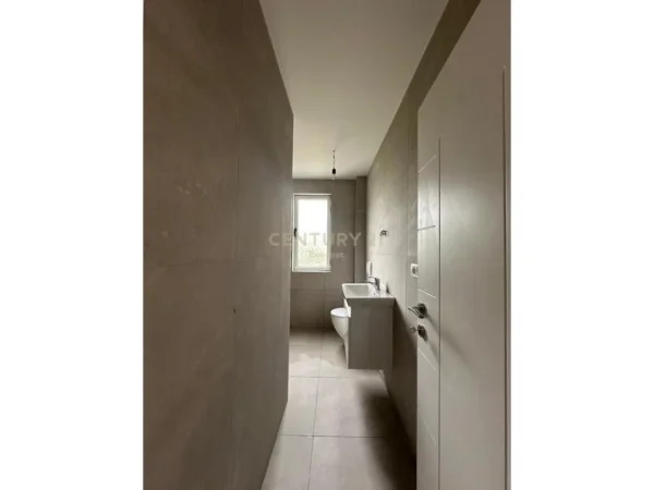 Tirane, shitet 1+1 Kati 4, 45 m² 130.000 € (Ne Qendren e Tiranes prane Postes)