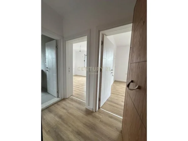Tirane, shitet 1+1 Kati 4, 45 m² 130.000 € (Ne Qendren e Tiranes prane Postes)