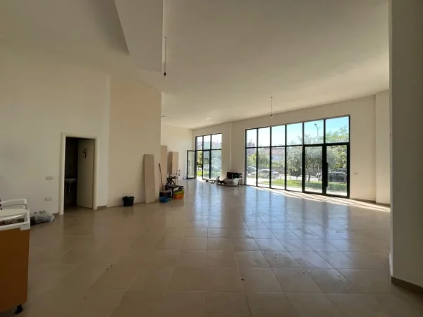 Tirane, jepet me qera ambjent biznesi Kati 0, 120 m² 550 € (Teodor Keko - Green City)