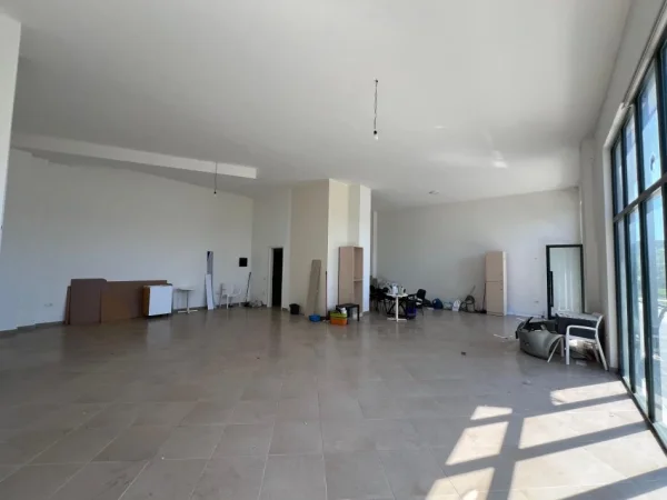 Tirane, jepet me qera ambjent biznesi Kati 0, 120 m² 550 € (Teodor Keko - Green City)