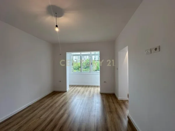 Tirane, shitet garsonier 1+1 Kati 4, 31 m² 93.000 € (Prane Postës ne Qendren e Tiranes)