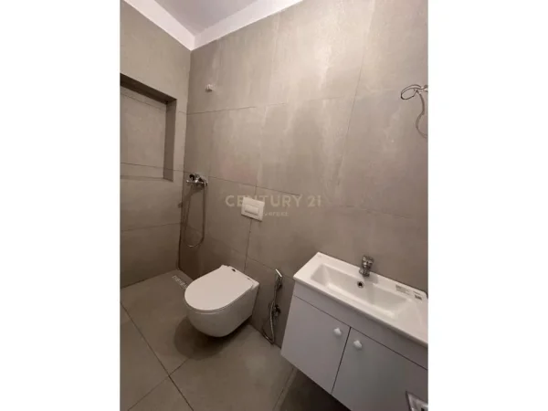 Tirane, shitet garsonier 1+1 Kati 4, 31 m² 93.000 € (Prane Postës ne Qendren e Tiranes)