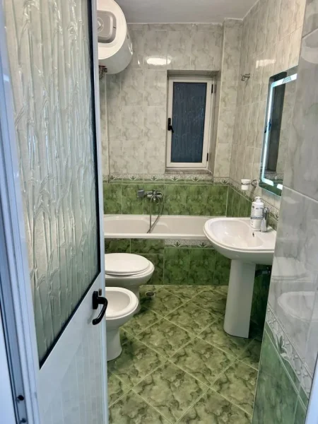 Tirane, jepet me qera apartament 2+1 Kati 6, 72 m²550 euro (Ali Demi)