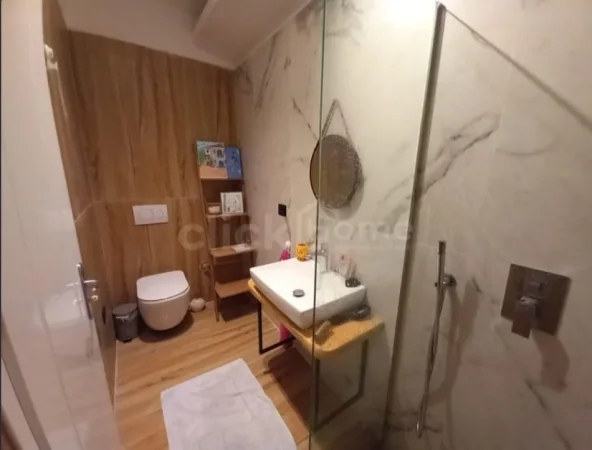 Kepi i Rodonit shitet vile  2 Katshe ,