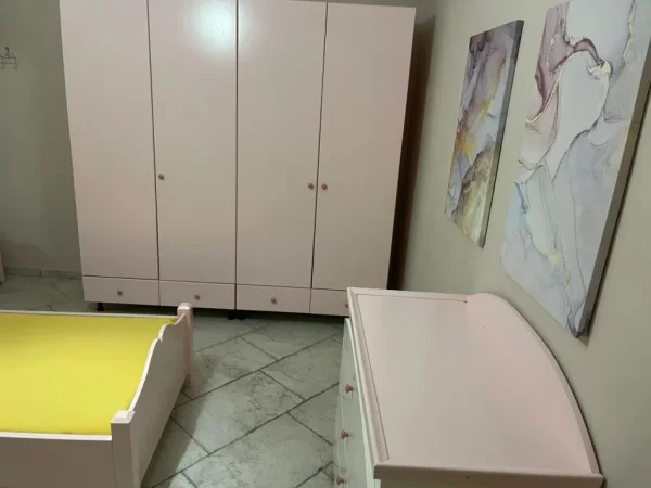 Tirane, jepet me qera apartament 2+1 Kati 1, 140 m² 600 € (Qender)