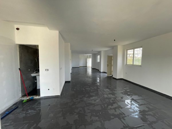 Tirane, jepet me qera ambjent biznesi Kati 0, 120 m² 900 € (Bulevardi i Ri)