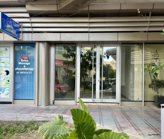 Vlore, jepet me qera dyqan Kati 0, 52 m² 500 € (Conad)