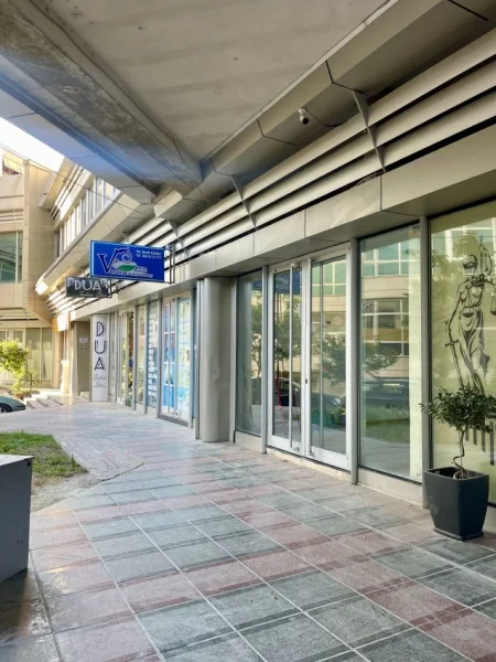 Vlore, jepet me qera dyqan Kati 0, 52 m² 500 € (Conad)