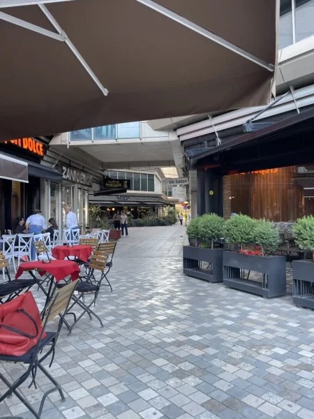 Vlore, jepet me qera dyqan Kati 0, 52 m² 500 € (Conad)