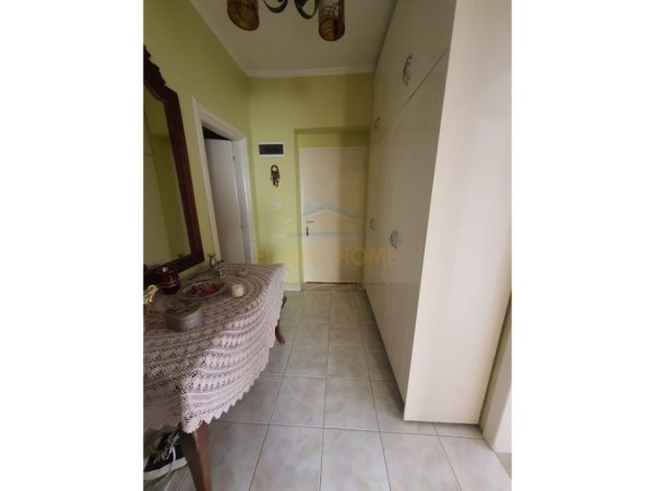 Tirane, jepet me qera apartament 2+1 Kati 2, 80 m² 700 € (Rruga e Elbasanit)