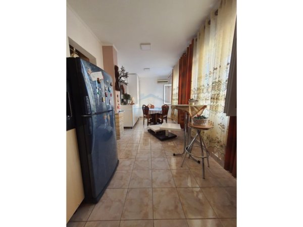 Tirane, jepet me qera apartament 2+1 Kati 2, 80 m² 700 € (Rruga e Elbasanit)