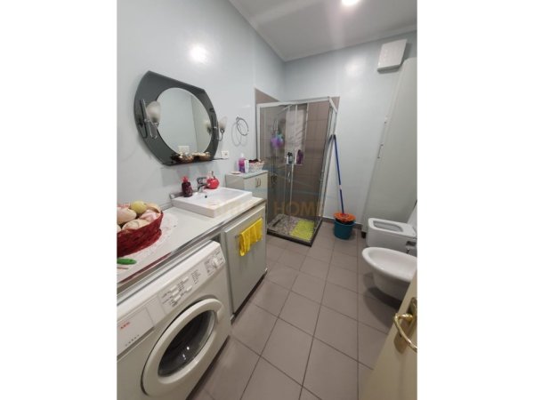 Tirane, jepet me qera apartament 2+1 Kati 2, 80 m² 700 € (Rruga e Elbasanit)