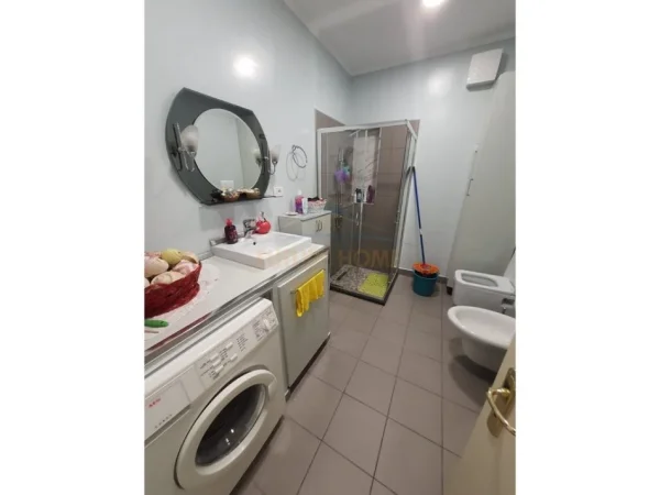 Tirane, jepet me qera apartament 2+1 Kati 2, 80 m² 700 € (Rruga e Elbasanit)