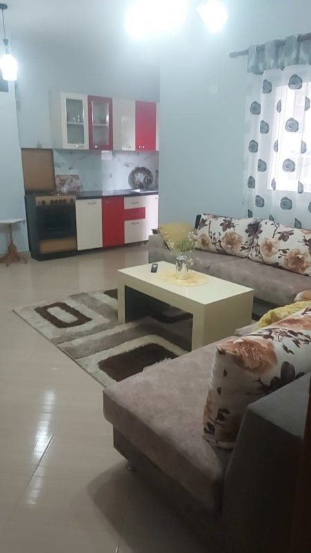 Pogradec, jepet me qera apartament 1+1 Kati 2, 70 m² 45 € (Rruga e stadiumit Nd 6. Ap. 2. H.2. Kati i dytë)