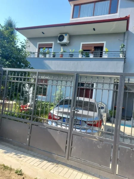 Pogradec, jepet me qera Vile 2+1+Aneks+Ballkon Kati 2, 160 m² 40 € (Rruga Pranvera nr 15, Buçimas Pogradec)