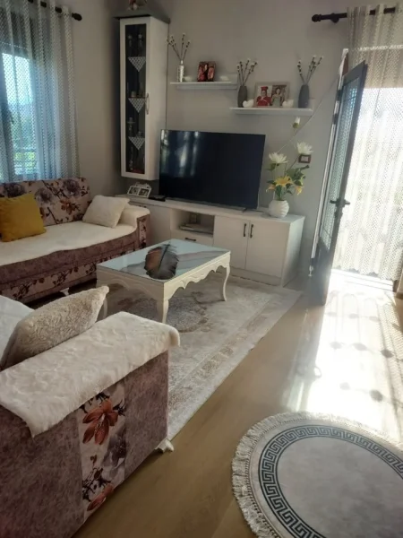 Pogradec, jepet me qera Vile 2+1+Aneks+Ballkon Kati 2, 160 m² 40 € (Rruga Pranvera nr 15, Buçimas Pogradec)