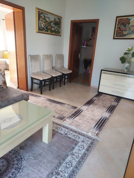Pogradec, jepet me qera Vile 2+1+Aneks+Ballkon Kati 2, 160 m² 40 € (Rruga Pranvera nr 15, Buçimas Pogradec)