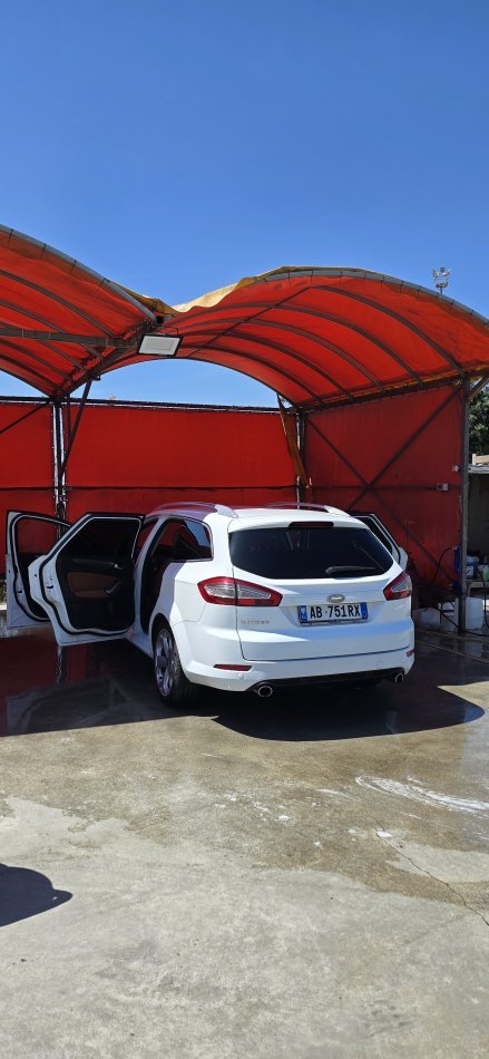 Durres, shes makine me portobagazh Ford Nafte, e bardhë automatik Kondicioner 230.000 km 5.000 €