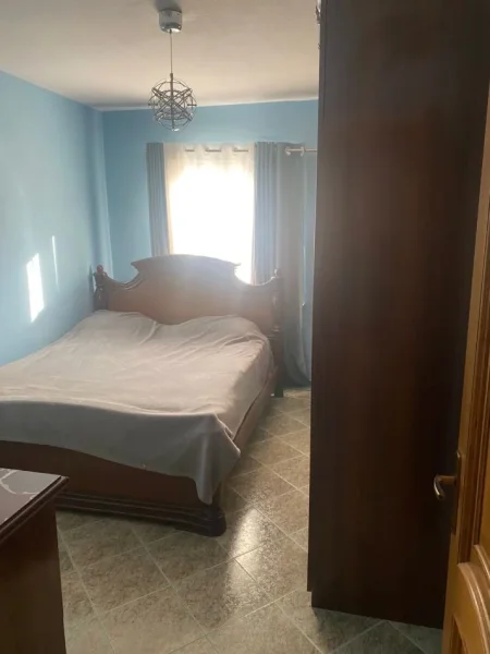 Tirane, shes apartament 2+1+Ballkon Kati 4, 56 m² $140,000 (Rr Zonja Curre)