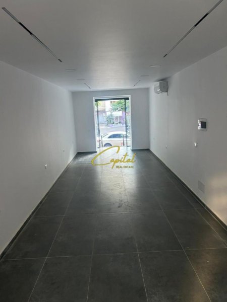 Tirane, jepet me qera dyqan Kati 0, 50 m² 1.100 € (RRUGA E BARRIKADAVE)
