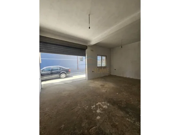 Durres, jepet me qera ambjent biznesi Kati 0, 80 m² 300 € (DURRES)