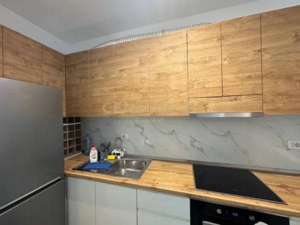 Tirane, jap me qera apartament 1+1 , 62 m² 550 € (Kodra e Diellit)