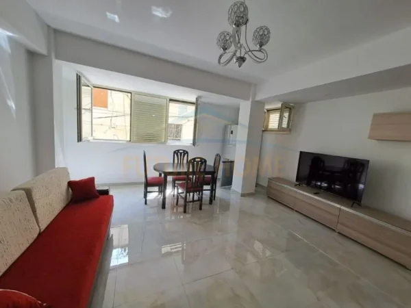 Durres, jepet me qera apartament 2+1 Kati 1, 75 m² 400 € (Qender, Durres)