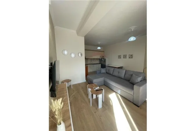 Tirane, jepet me qera apartament 1+1 Kati 7, 65 m² 450 € (ASTIR PRANE BAR ARTISTIT)