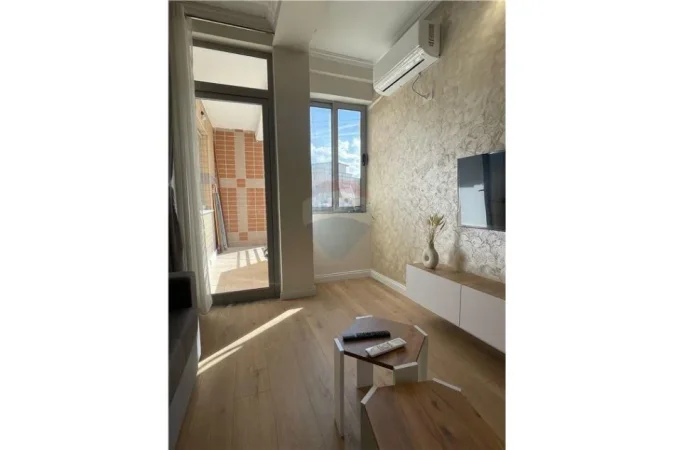 Tirane, jepet me qera apartament 1+1 Kati 7, 65 m² 450 € (ASTIR PRANE BAR ARTISTIT)