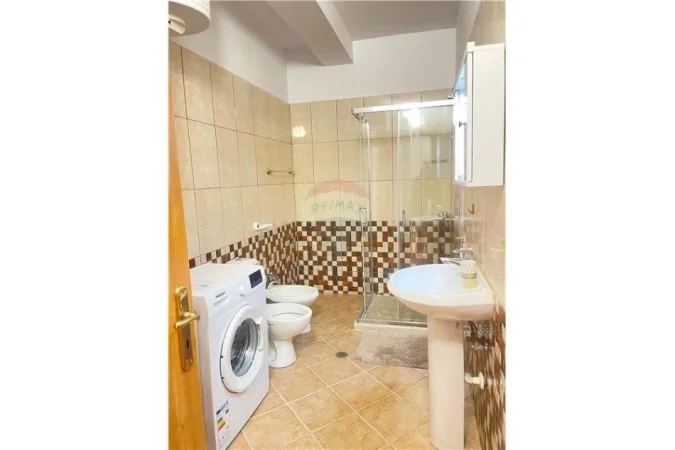 Tirane, jepet me qera apartament 1+1 Kati 7, 65 m² 450 € (ASTIR PRANE BAR ARTISTIT)