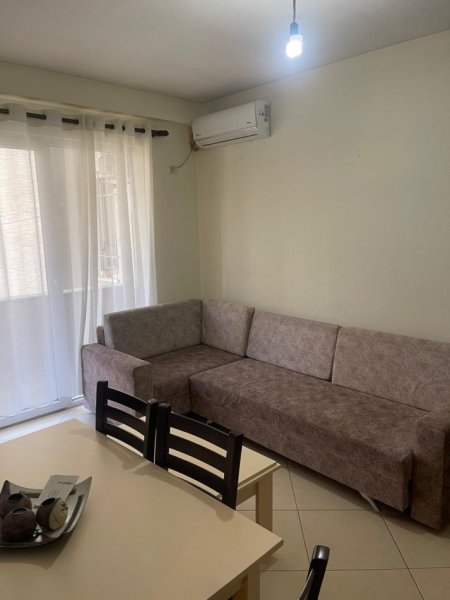 Tirane, jepet me qera apartament 1+1 Kati 2, 60 m² 400 € 
