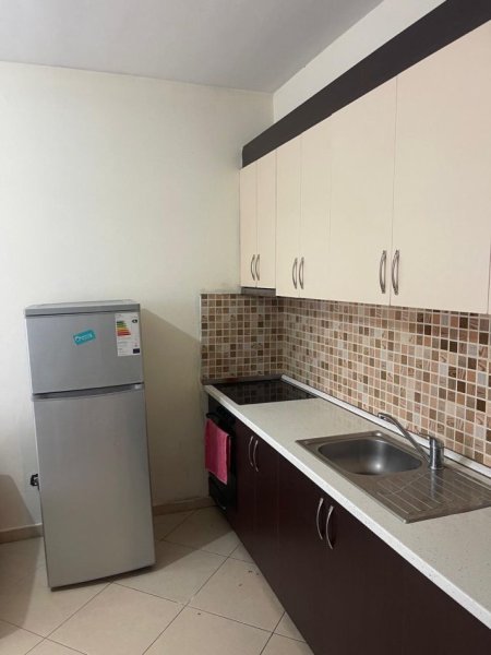 Tirane, jepet me qera apartament 1+1 Kati 2, 60 m² 400 € 