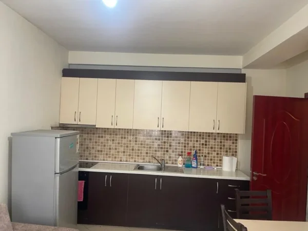 Tirane, jepet me qera apartament 1+1 Kati 2, 60 m² 400 €