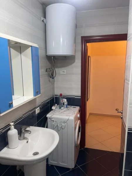 Tirane, jepet me qera apartament 1+1 Kati 2, 60 m² 400 €