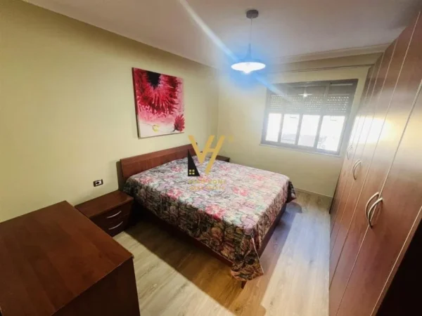 Tirane, jepet me qera apartament 1+1+Ballkon Kati 4, 70 m² 650 € (STADIUMI DINAMO)