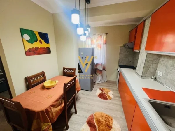 Tirane, jepet me qera apartament 1+1+Ballkon Kati 4, 70 m² 650 € (STADIUMI DINAMO)