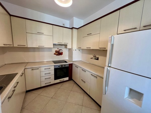 Tirane, jepet me qera apartament 2+1+Ballkon Kati 6, 105 m² 750 € (Bilal sina)