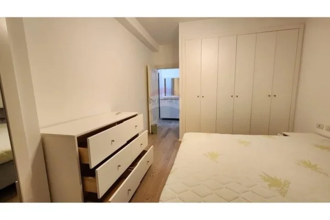 Tirane, jepet me qera apartament 1+1+Ballkon , 70 m² 550 € (Rruga e Elbasanit)
