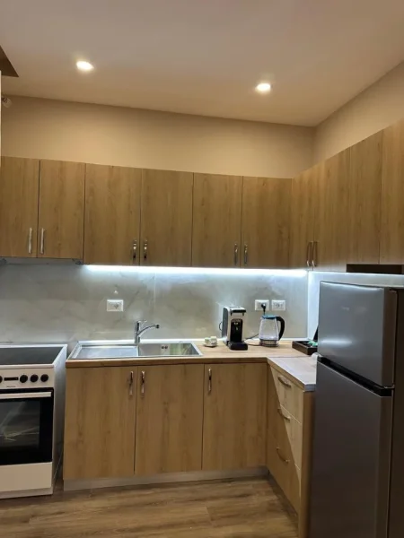 Tirane, jepet me qera apartament 1+1 Kati 3, 65 m² 650 € (Rruga Qemal Stafa)