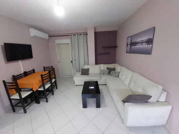 Tirane, jepet me qera apartament 1+1+Ballkon Kati 4, 70 m² 450 € (Stacioni Trenit)