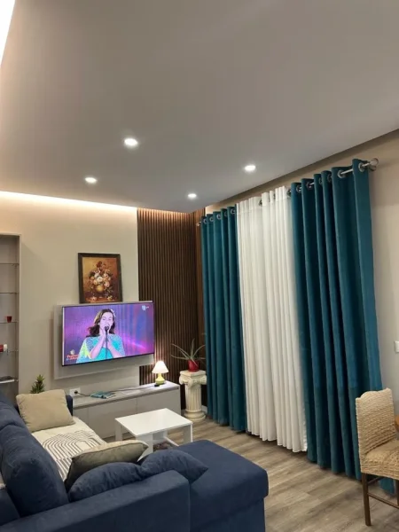 Tirane, jepet me qera apartament 1+1+Aneks Kati 3, 55 m² 650 € (selvia)