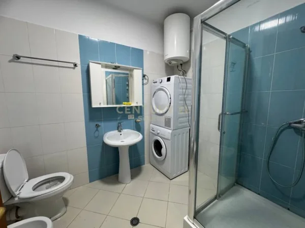 Tirane, jepet me qera apartament 1+1+Ballkon Kati 7, 76 m² 520 € (ish Tregu Elektrik)