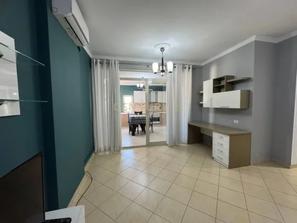 Tirane, jepet me qera apartament 1+1+Ballkon Kati 7, 76 m² 520 € (ish Tregu Elektrik)