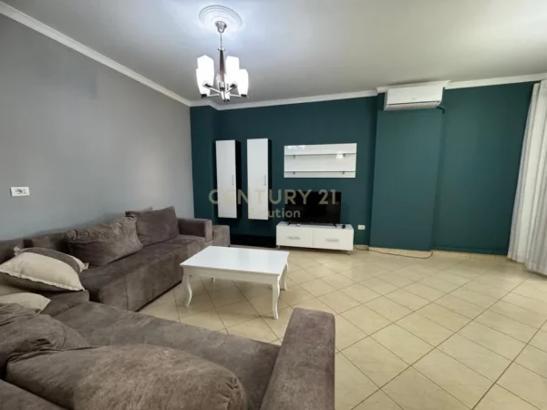 Tirane, jepet me qera apartament 1+1+Ballkon Kati 7, 76 m² 520 € (ish Tregu Elektrik)