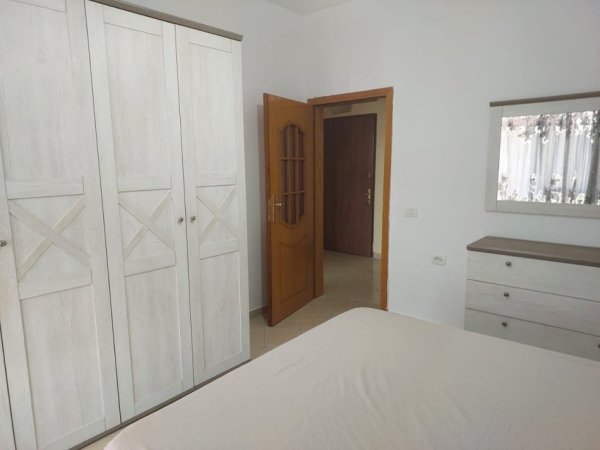 Tirane, jepet me qera apartament 1+1+Ballkon Kati 4, 65 m² 650 € (Kika 1)